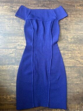 bebe off-Shoulder Bodycon Dress in Royal Blue